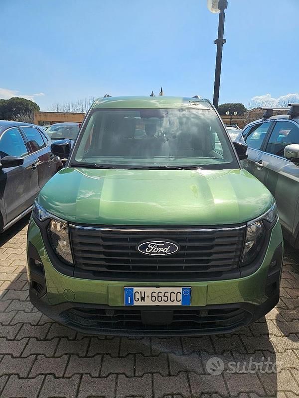 Usata Ford Courier 2024 Verde Monovolume