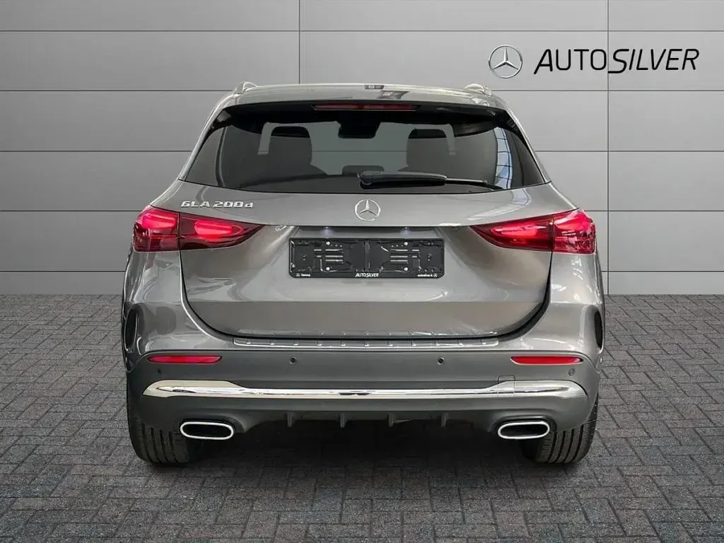Nuova Mercedes GLA200 Advanced Plus 150 CV (110 kW) 2025 Grigio montagna / metallizzato SUV