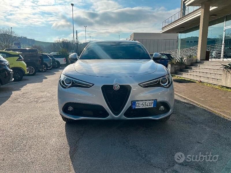 Usata Alfa Romeo Stelvio Sprint 190 CV (139 kW) 2022 Argento SUV