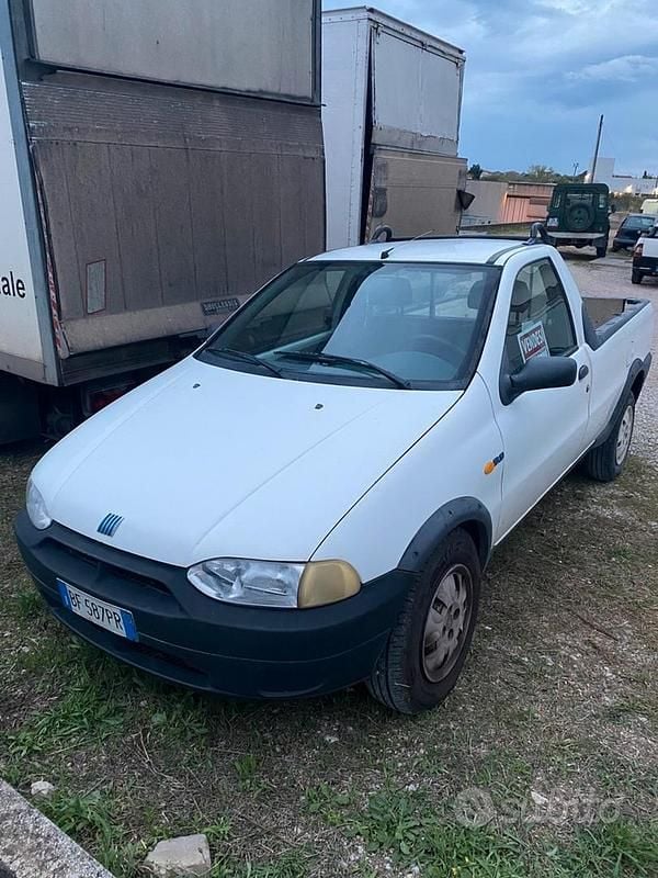Bianco Usata 2002 Fiat Strada Pick-up | 3500 € (Super prezzo) - Immagine 1/4