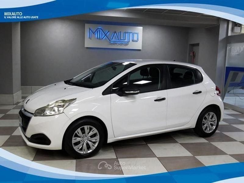 Usata Peugeot 208 Access 75 CV (55 kW) 2016 Bianco pastello Utilitaria
