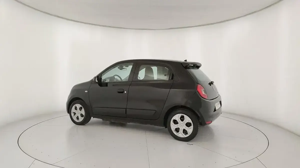 Usado Renault Twingo 30 kW (42 CV) 2023 Negro Utilitario