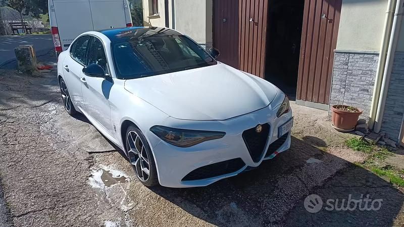 Begagnad Alfa Romeo Giulia 150 HK (110 kW) 2018 Vit Sedan