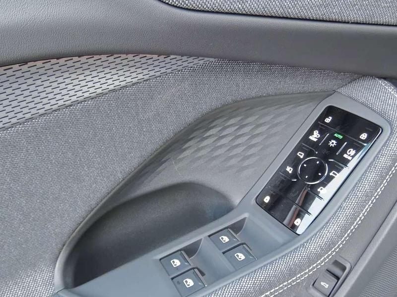 Nuova Audi A5 S-Line 204 CV (150 kW) 2025 Schwarz metallic Station wagon