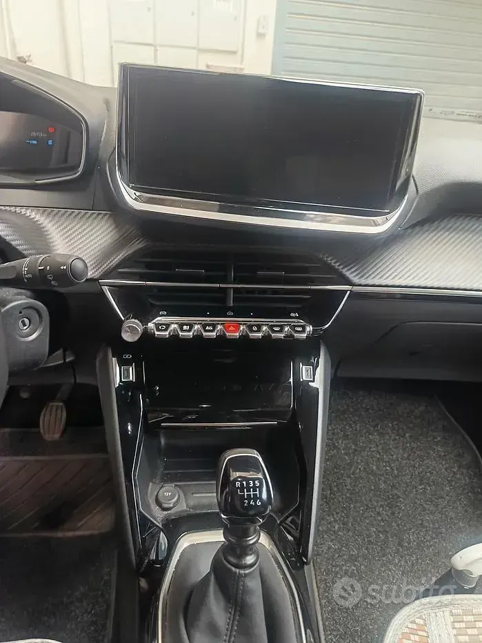 Usata Peugeot 2008 Allure 136 CV (100 kW) 2024 Nero SUV