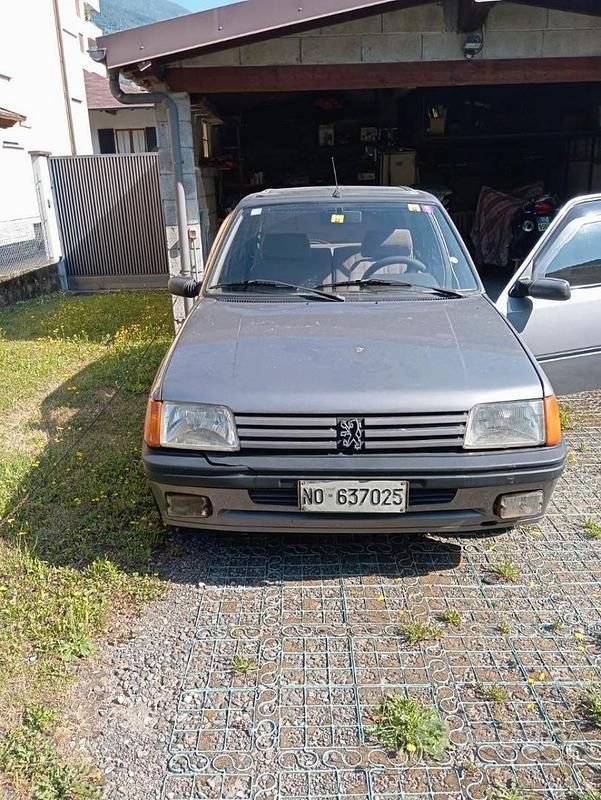Grigio Usata 1988 Peugeot 205 GTi Due volumi | 2000 € - Immagine 1/4
