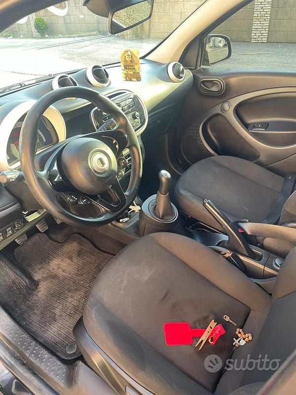 Begagnad Smart ForFour 64 HK (47 kW) 2017 Svart Halvkombi