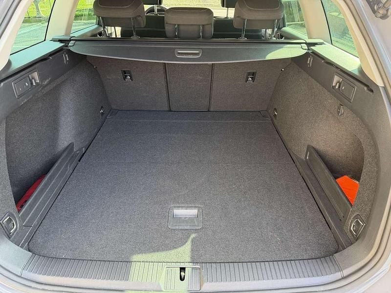 Usata VW Passat Business 122 CV (89 kW) 2023 Moonstone grey Station wagon