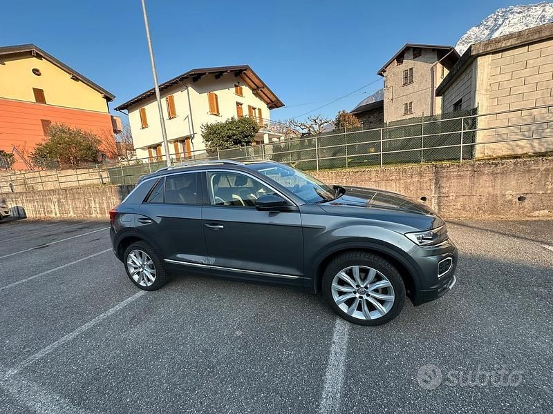 Usata VW T-Roc 116 CV (85 kW) 2019 Grigio SUV
