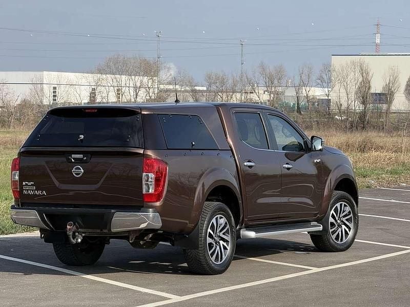 Usata Nissan Navarra 190 CV (139 kW) 2016 Marrone SUV