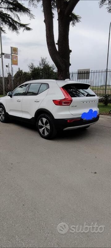 Bianco Usata 2021 Volvo XC40 SUV | 26.000 € (Molto cara) - Immagine 1/4
