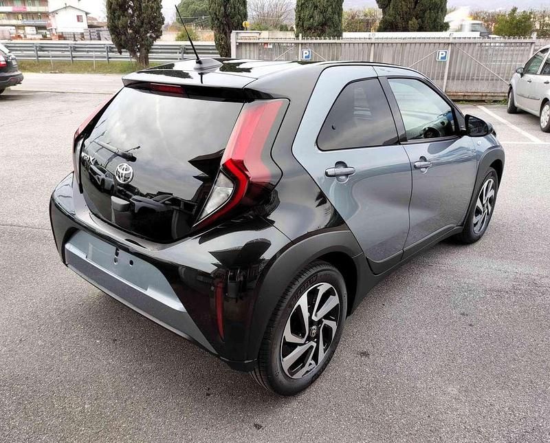 Nuova Toyota Aygo X Trend 72 CV (52 kW) 2025 Persian salt & black SUV