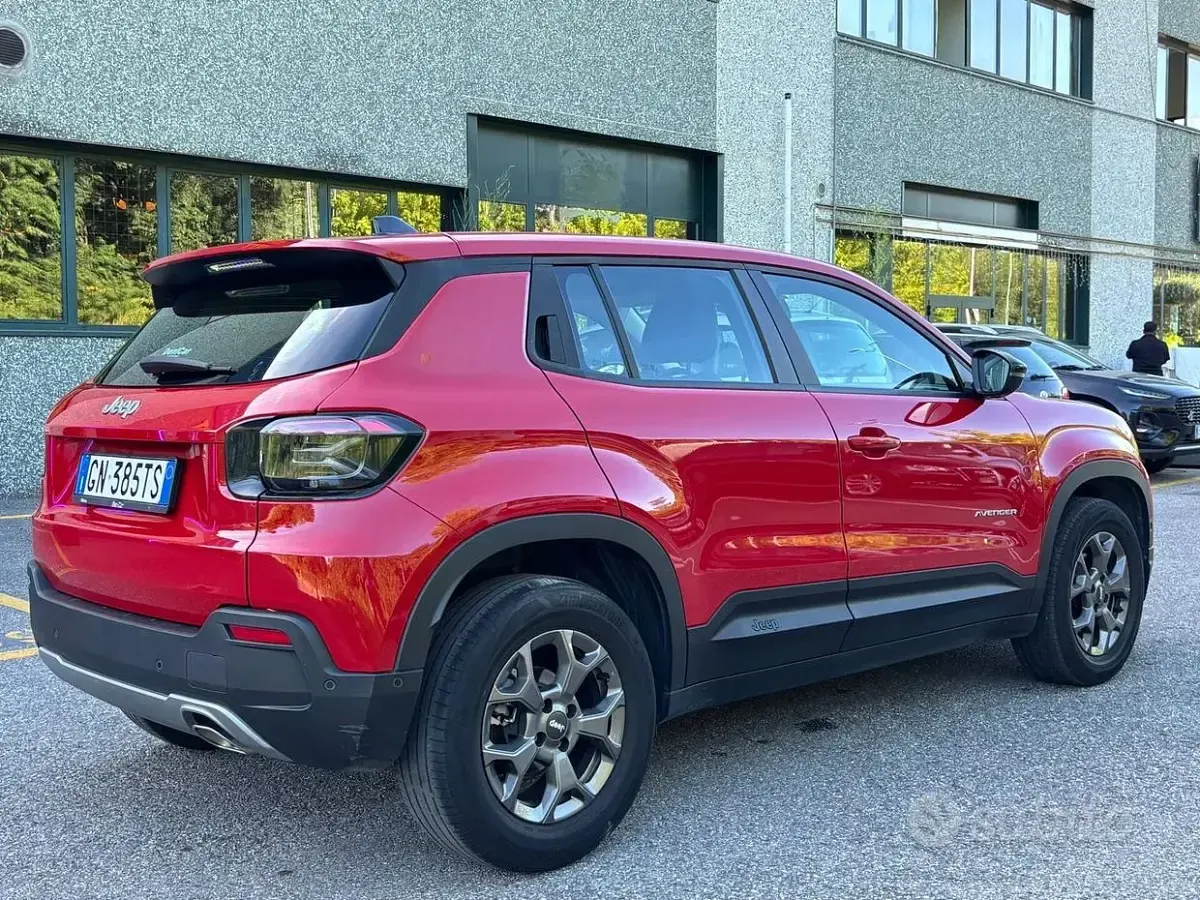 Usata Jeep Avenger Summit 101 CV (74 kW) 2023 Rosso SUV