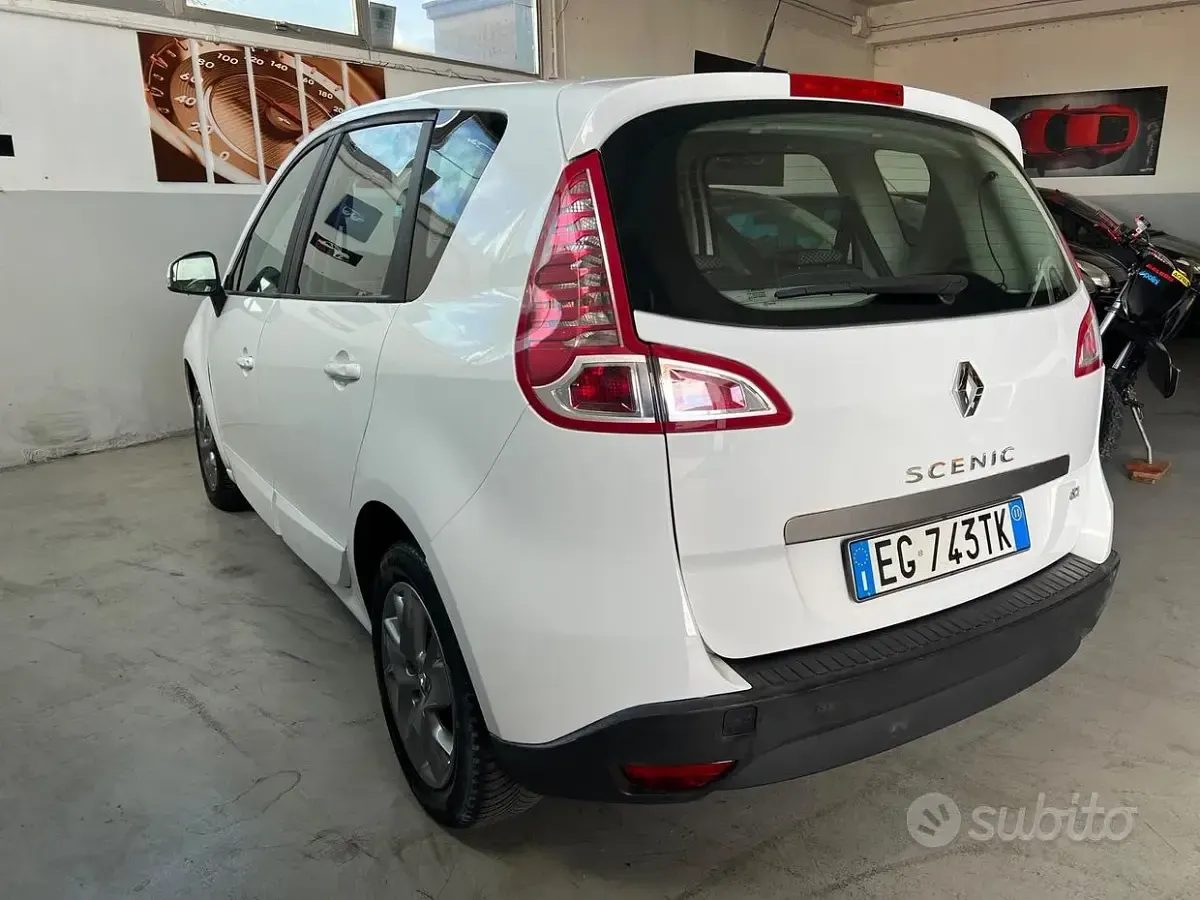 Käytetty Renault Scenic E-Tech Luxe 110 HP (80 kW) 2011 Valkoinen Tila-auto