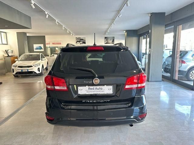 Usata Fiat Freemont Urban 170 CV (125 kW) 2011 Nero SUV