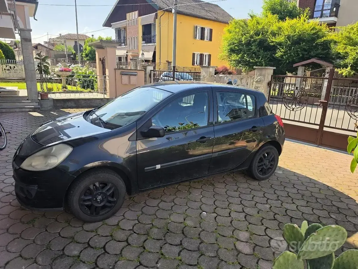 Usata Renault Clio II 70 CV (51 kW) 2007 Nero Berlina