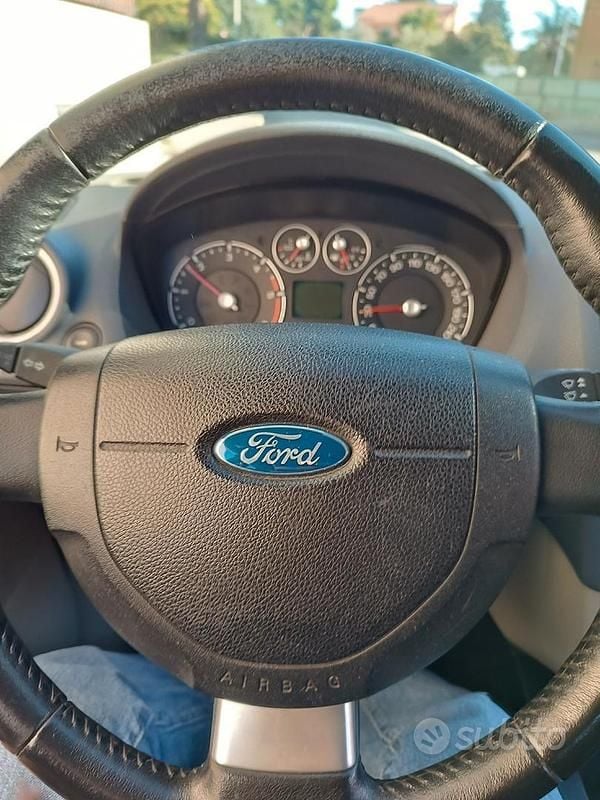 Usata Ford Fiesta 2006 Verde Utilitaria