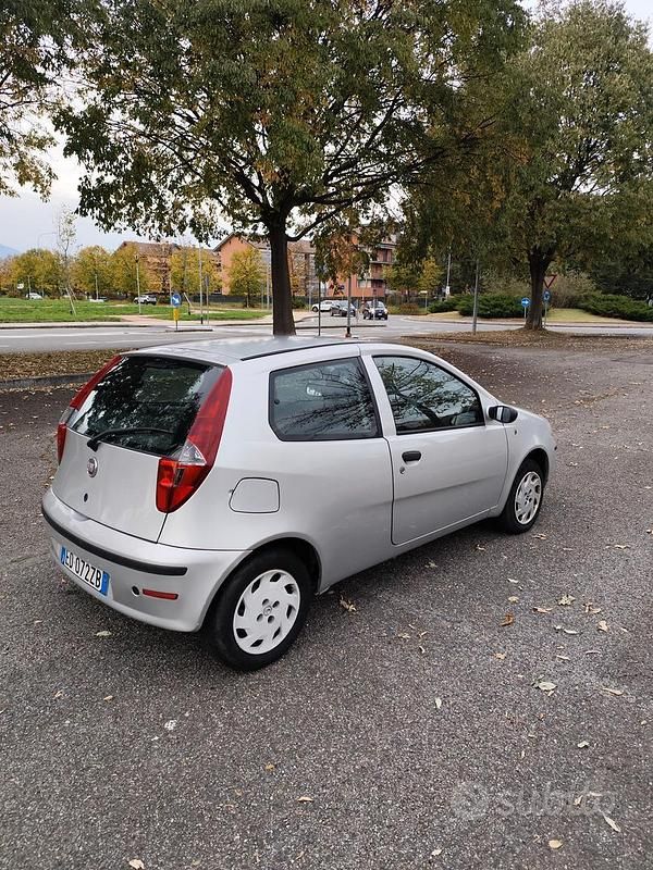 Usata Fiat Punto 60 CV (44 kW) 2010 Grigio Utilitaria