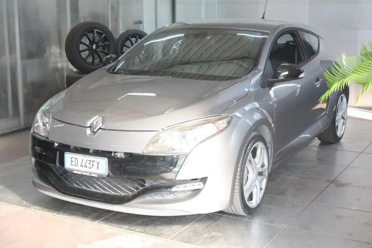 Usata Renault Mégane Coupé R.S. 250 CV (183 kW) 2010 Grigio Coupé