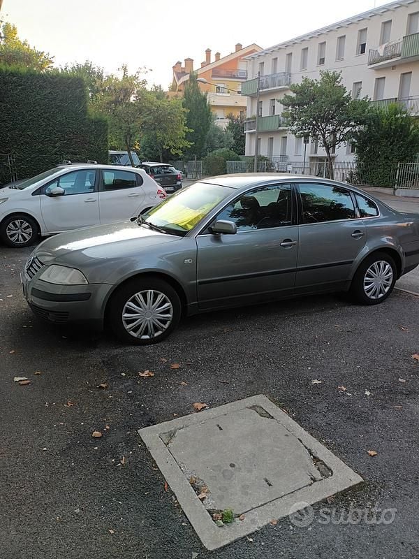 Grigio Usata 2004 VW Passat Tre volumi | 600 € (Super prezzo) - Immagine 1/4