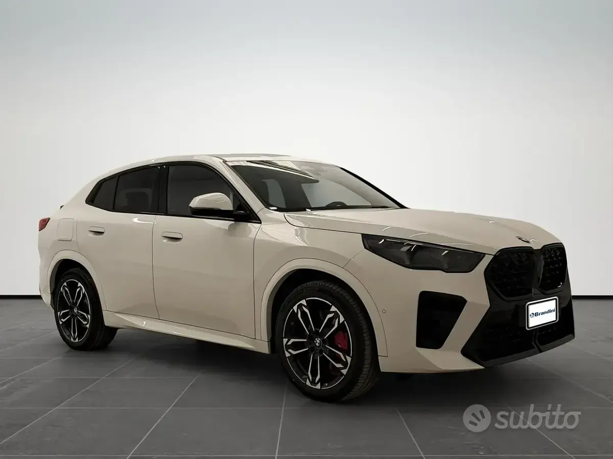 Nuova BMW X2 M Sport 150 CV (110 kW) 2026 Alpin white pastello SUV