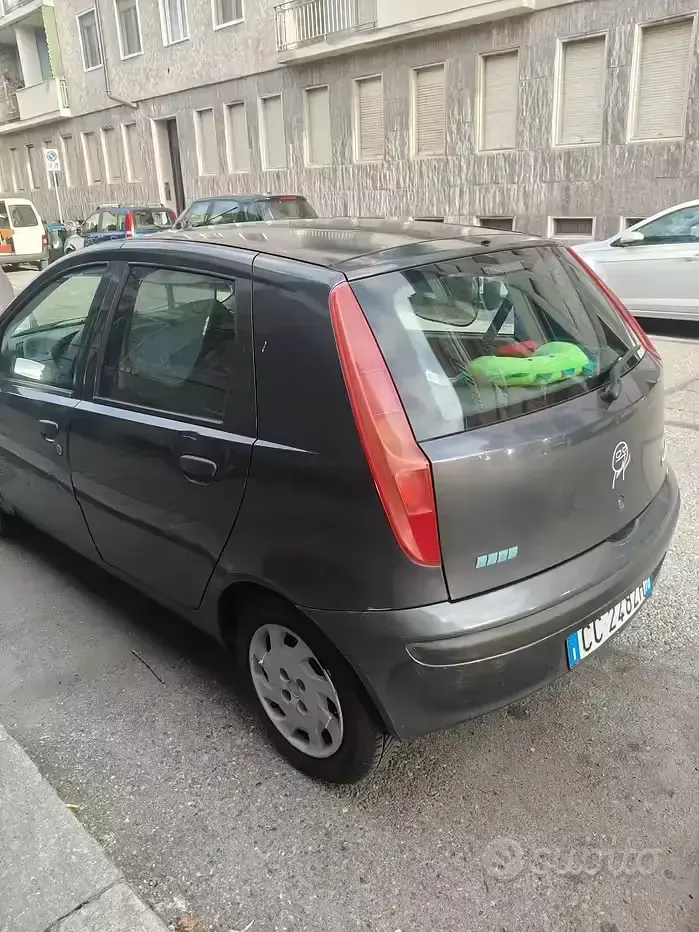 Usata Fiat Punto 60 CV (44 kW) 2002 Grigio Utilitaria