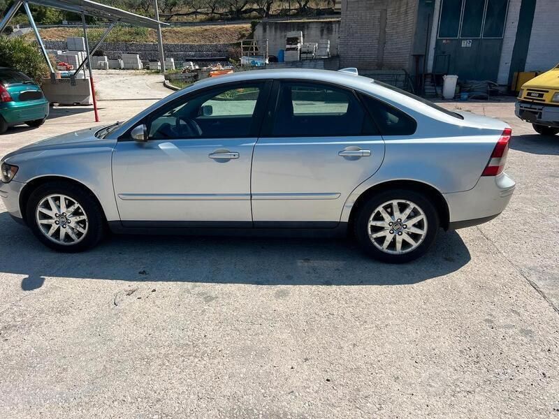 Grigio Usata 2005 Volvo S40 Tre volumi | 2200 € (Buon prezzo) - Immagine 1/4