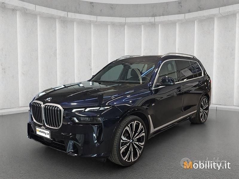 Nero Usata 2023 BMW X7 Comfort Edition SUV | 88.500 € (Buon prezzo) - Immagine 1/4