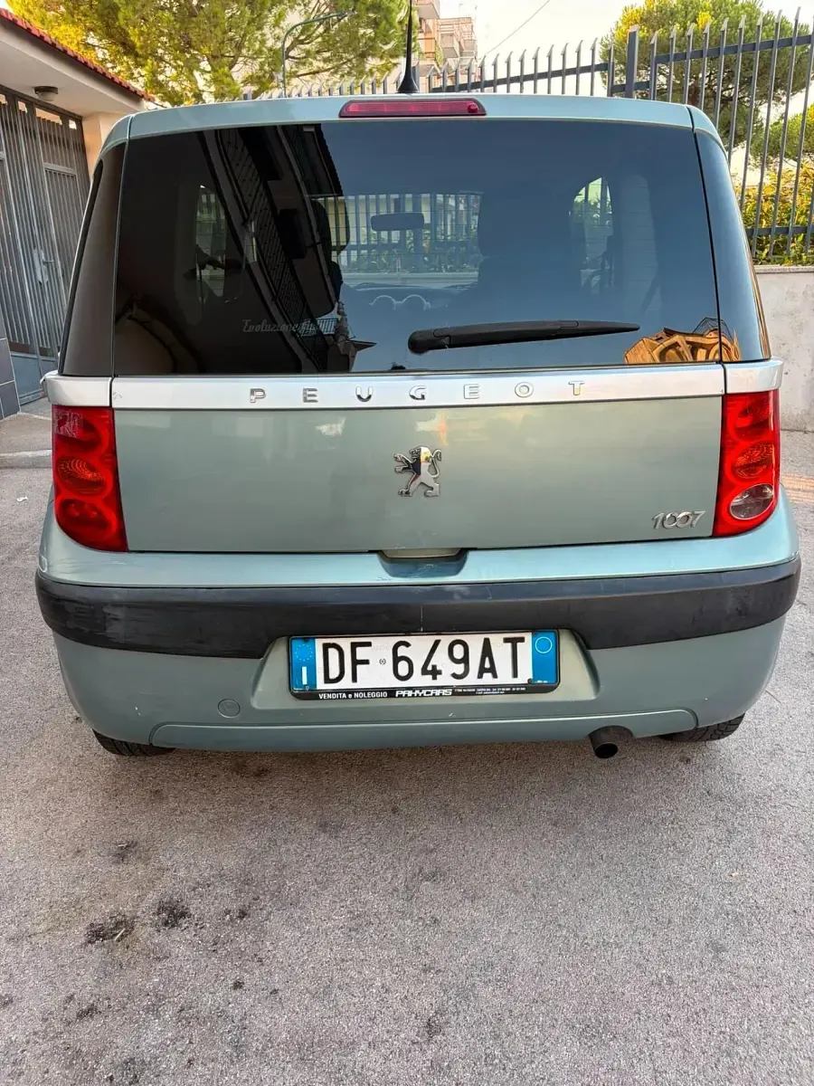 Usata Peugeot 1007 68 CV (50 kW) 2006 Grigio Monovolume