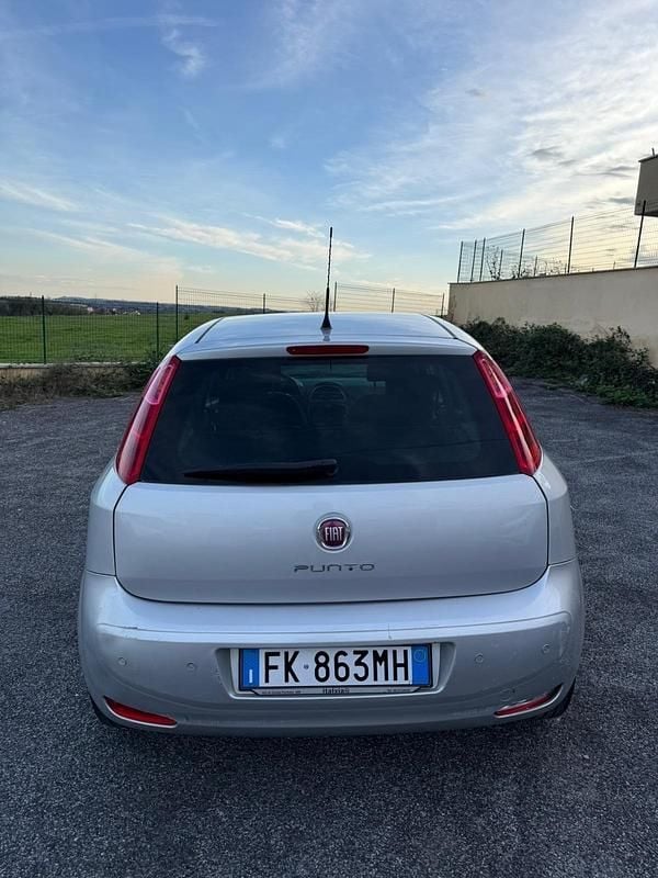 Usata Fiat Punto Street 77 CV (56 kW) 2017 Argento Utilitaria