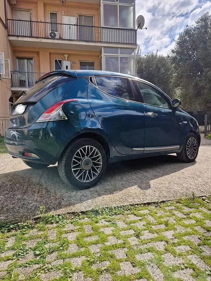 Usata Lancia Ypsilon 69 CV (50 kW) 2020 Verde Utilitaria