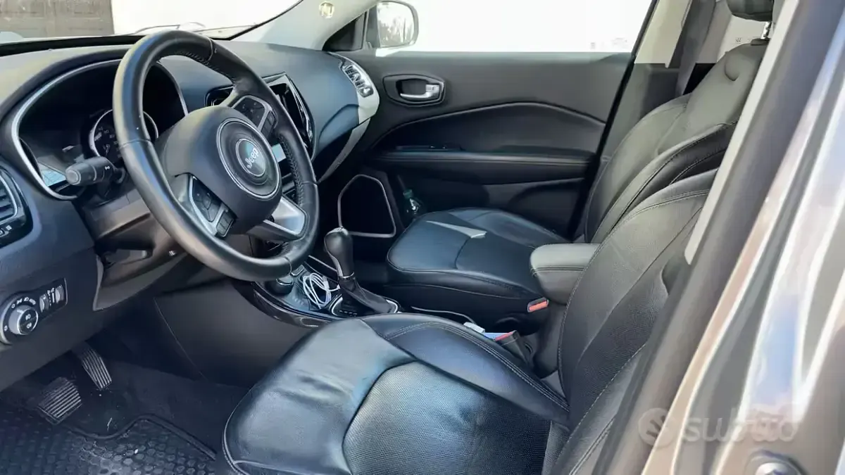 Usata Jeep Compass Limited 140 CV (102 kW) 2018 Grigio SUV