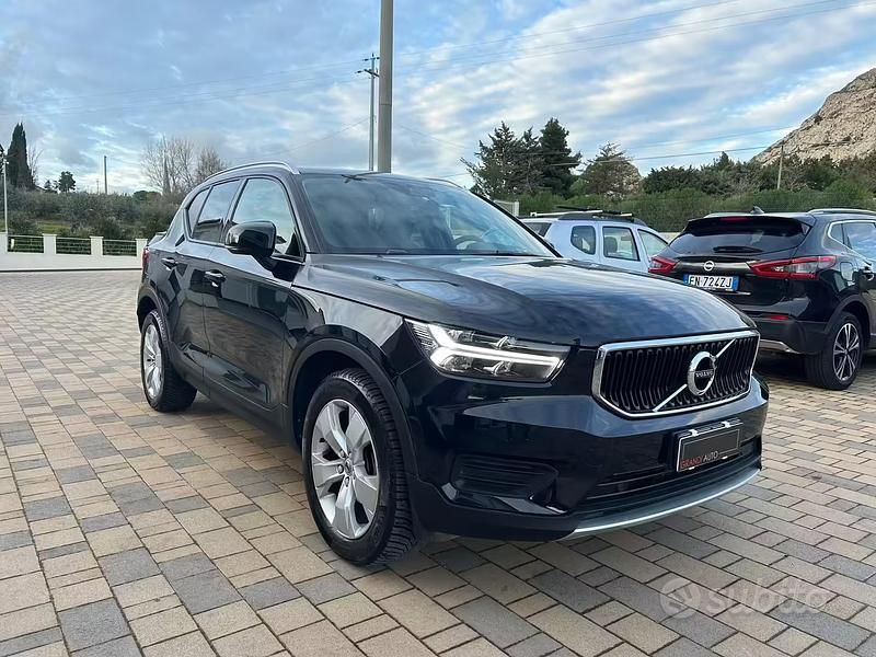 Usata Volvo XC40 Momentum 150 CV (110 kW) 2020 Nero SUV