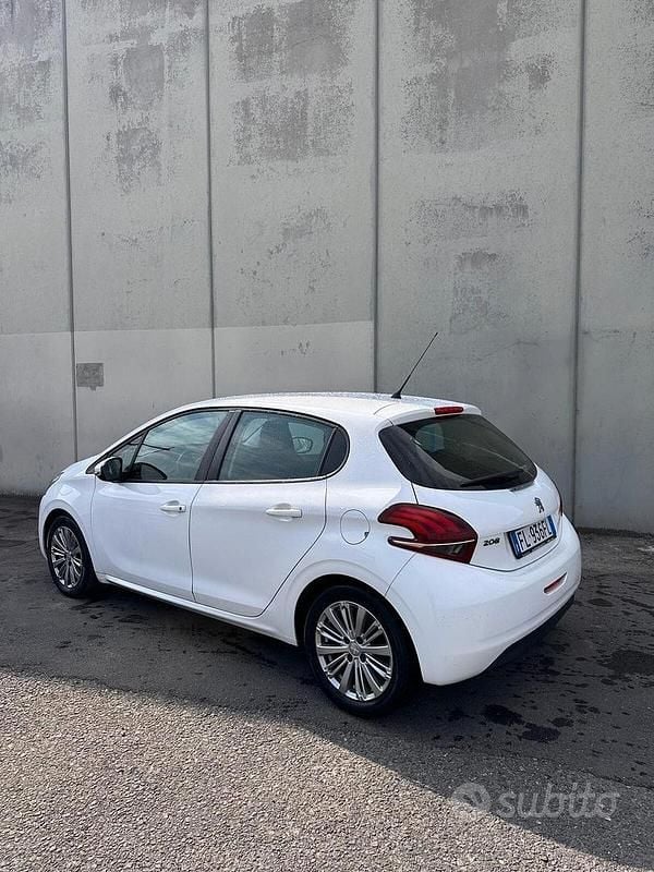 Usata Peugeot 208 Allure 82 CV (60 kW) 2017 Other Utilitaria