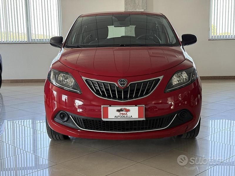 Rosso Usata 2023 Lancia Ypsilon Silver Due volumi | 12.700 € (Buon prezzo) - Immagine 1/4