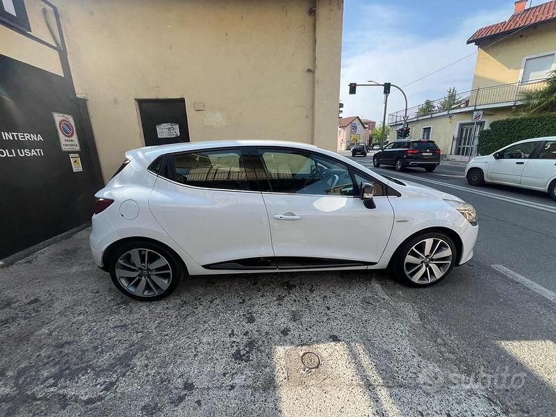 Usado Renault Clio IV 90 CV (66 kW) 2015 Blanco Berlina
