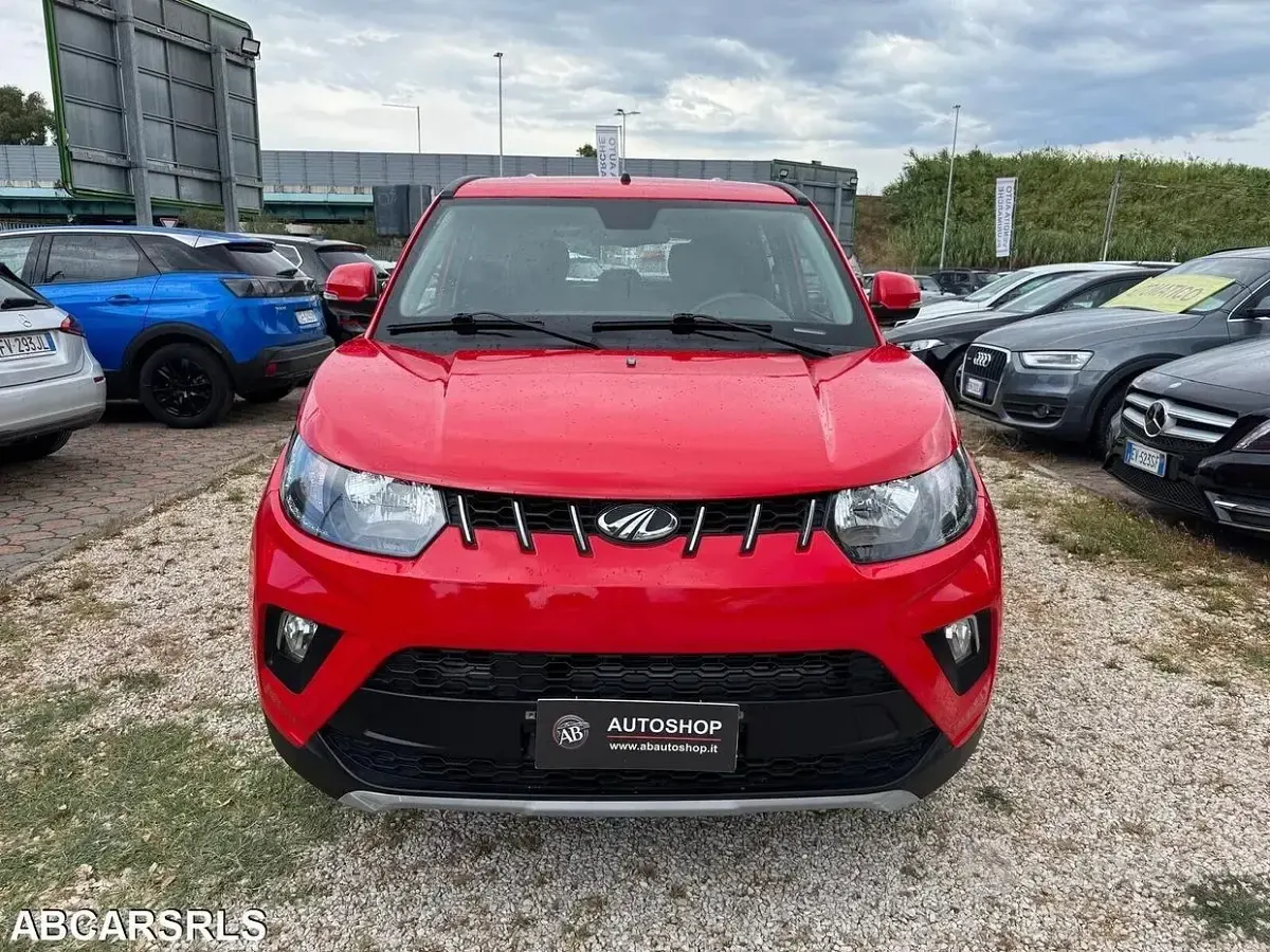 Usata Mahindra KUV100 83 CV (61 kW) 2025 Rosso SUV