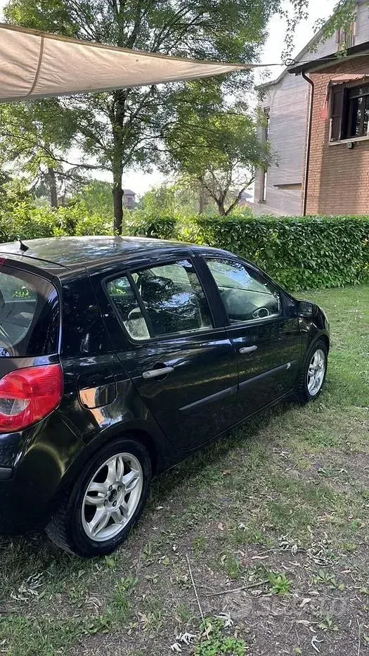 Usata Renault Clio III 75 CV (55 kW) 2007 Nero Berlina