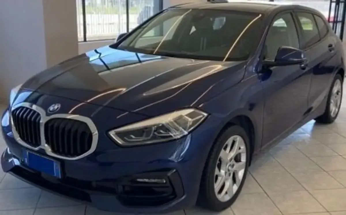 Usata BMW 118 Luxury Line 140 CV (102 kW) 2020 Blu/azzurro Utilitaria