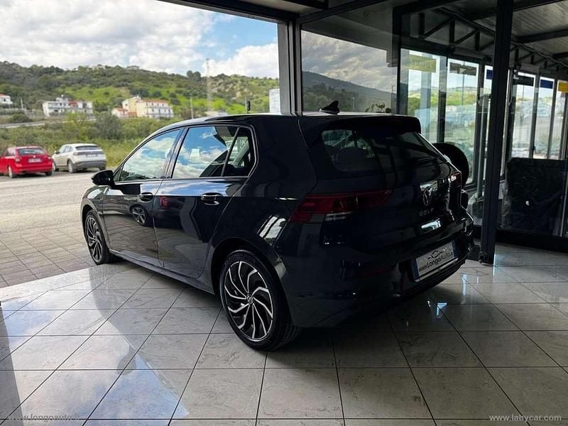 Usata VW Golf VIII Life 116 CV (85 kW) 2022 Urano grey Berlina