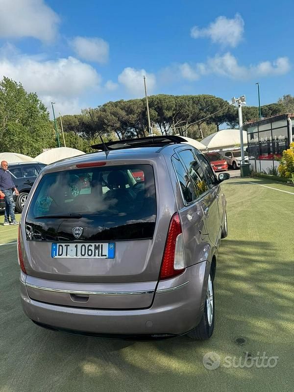 Usata Lancia Musa 77 CV (56 kW) 2009 Viola Monovolume
