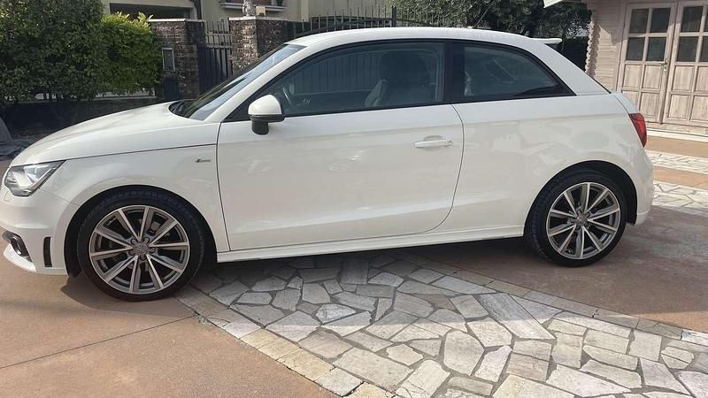 Usata Audi A1 Attraction 105 CV (77 kW) 2012 Utilitaria