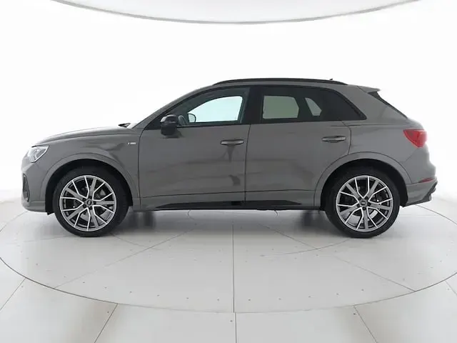 Usata Audi Q3 S-Line 150 CV (110 kW) 2023 Grigio chronos metallizzato SUV