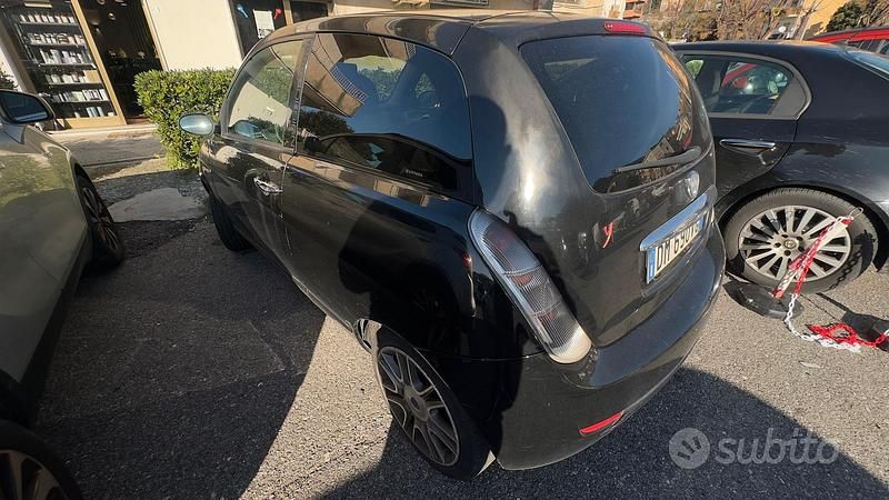 Usata Lancia Ypsilon 105 CV (77 kW) 2007 Nero Utilitaria