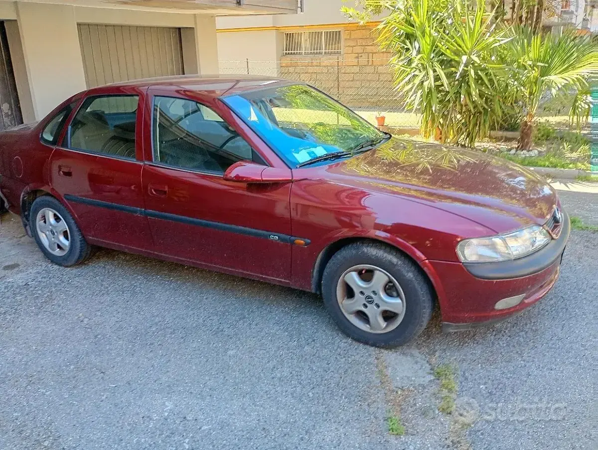 Usata Opel Vectra 90 CV (66 kW) 1996 Rosso Berlina