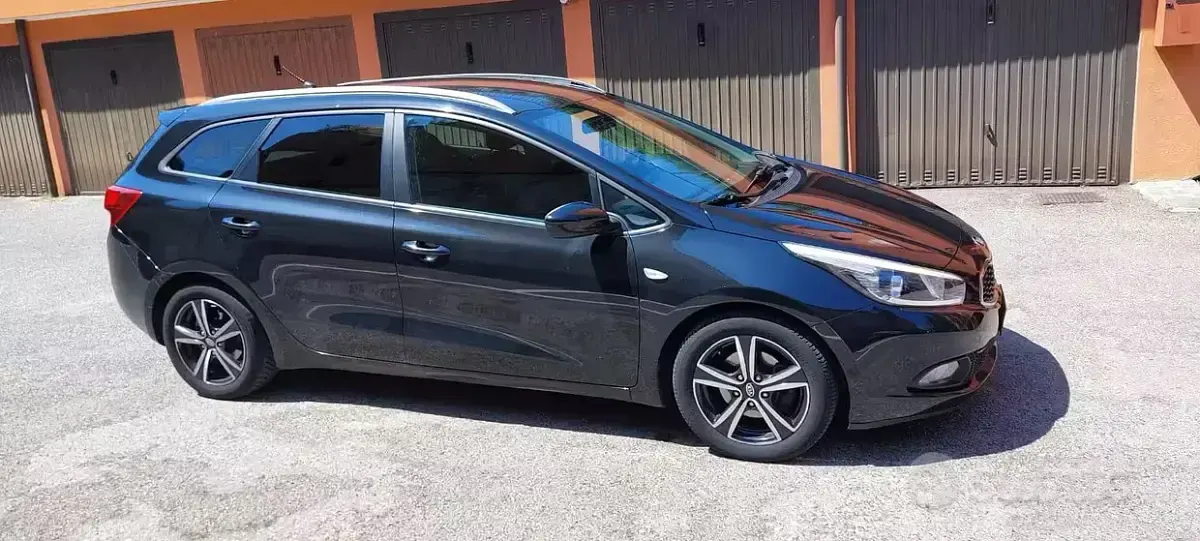 Usata Kia Ceed 90 CV (66 kW) 2014 Nero Utilitaria