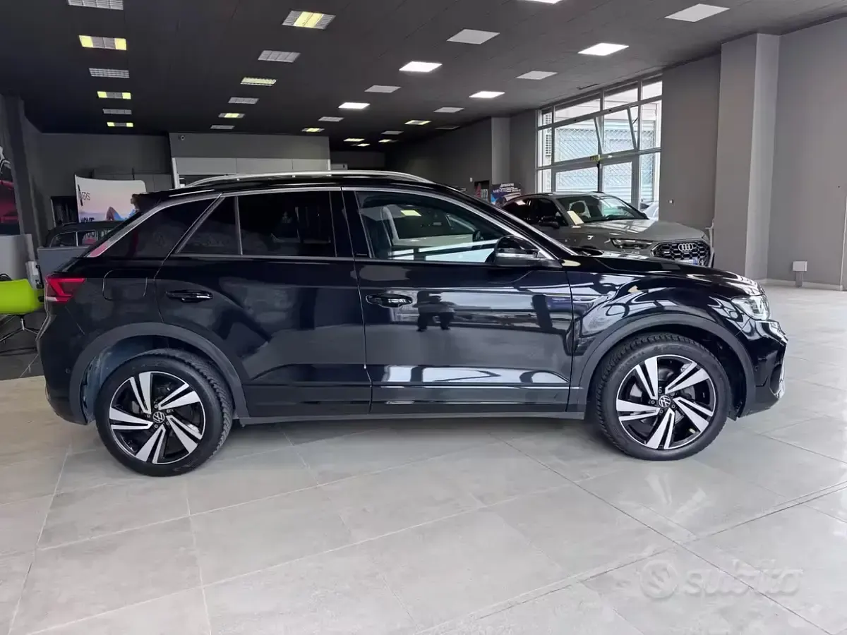 Usata VW T-Roc R-line 150 CV (110 kW) 2023 Nero SUV