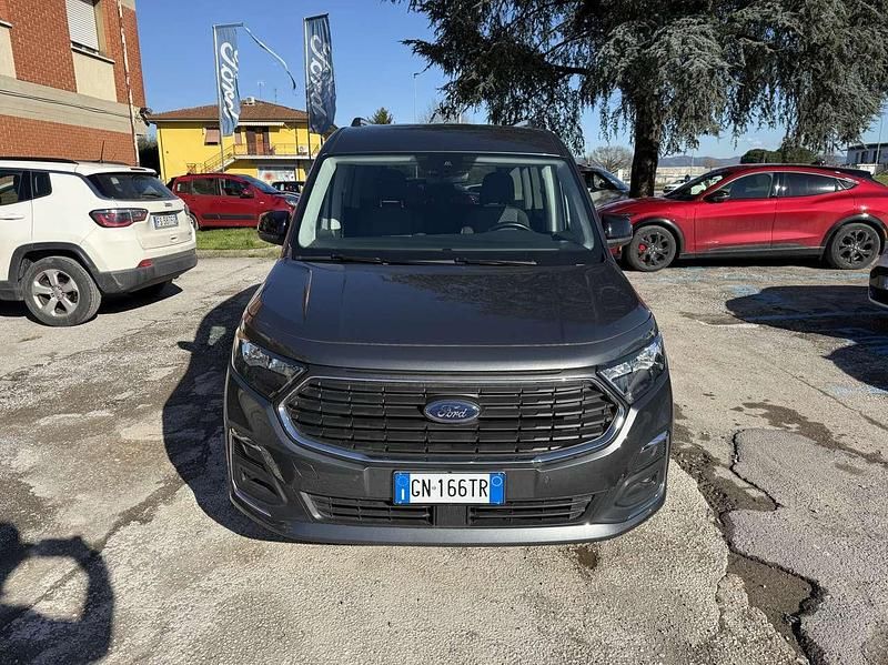 Usata Ford Tourneo Titanium 122 CV (89 kW) 2023 Magnetic grey Furgone