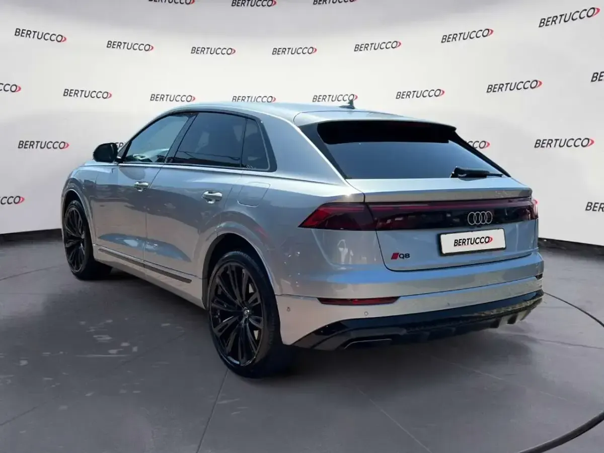Usata Audi Q8 S-Line 394 CV (289 kW) 2024 Argento SUV