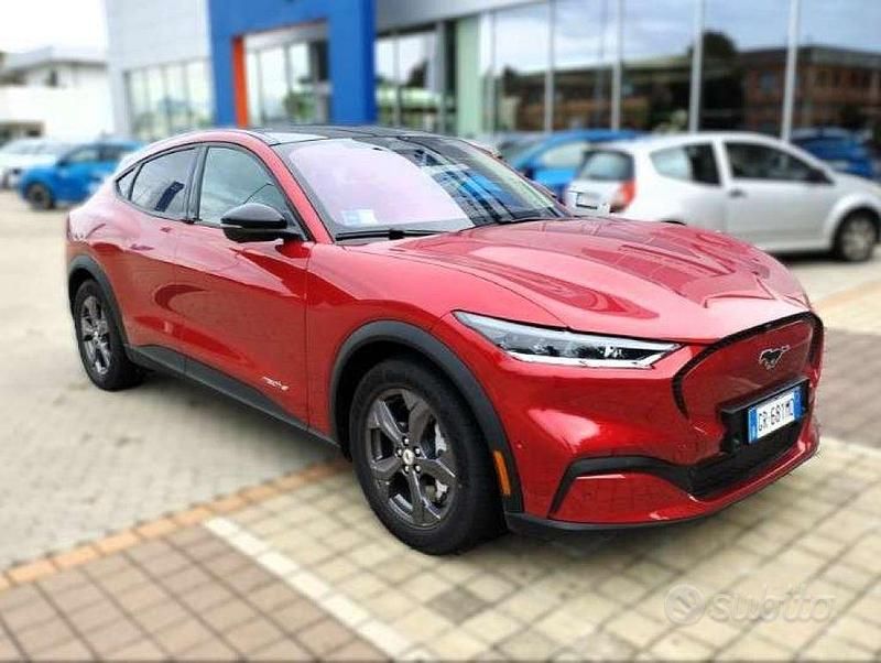 Usata Ford Mustang Mach-E Standard Range 197 kW (269 CV) 2023 Lucid red SUV